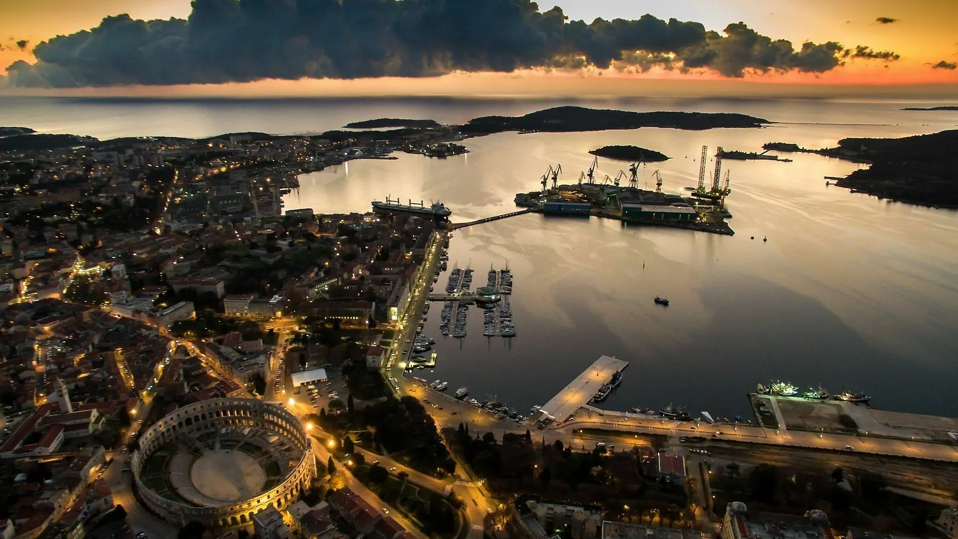 Pula City Center Accommodation 4*,
