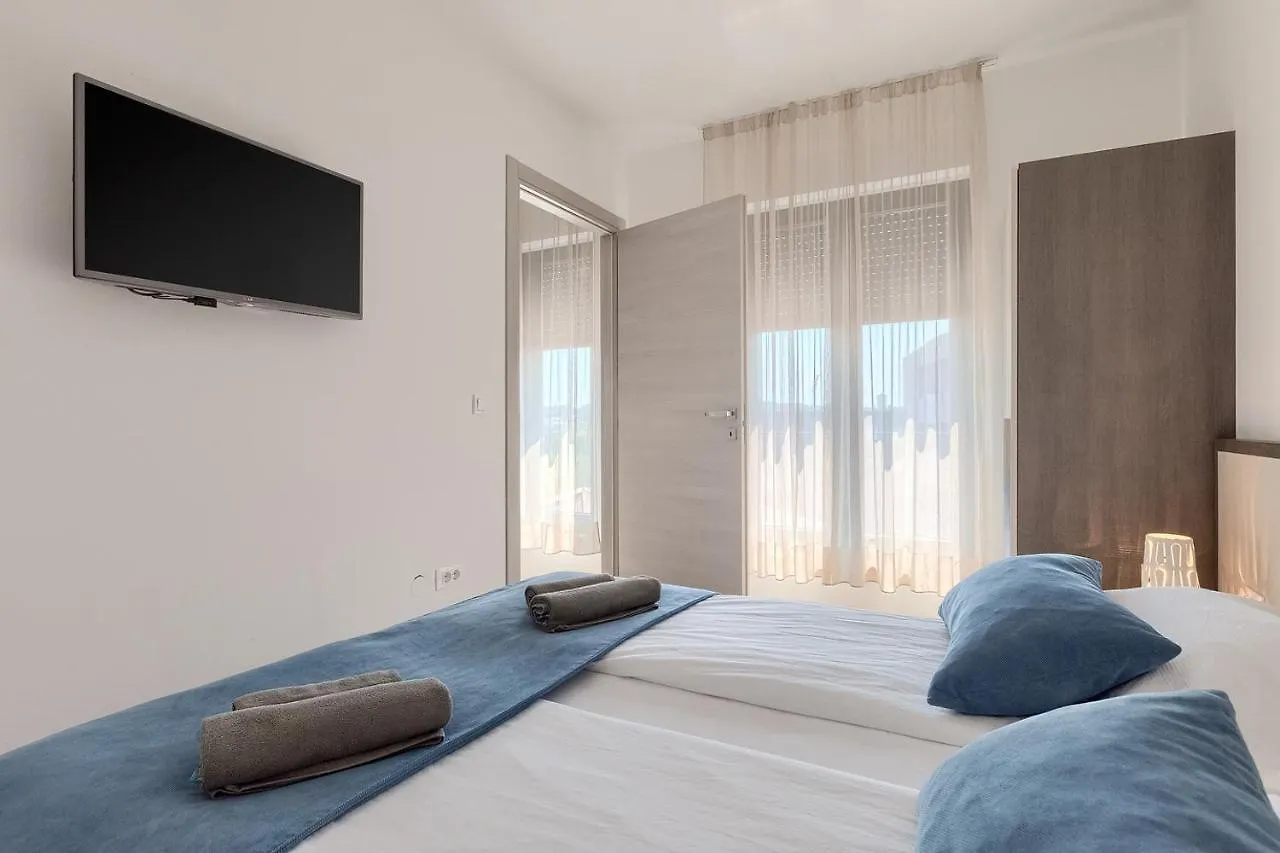 Pula City Center Accommodation With Free Parking 4*,