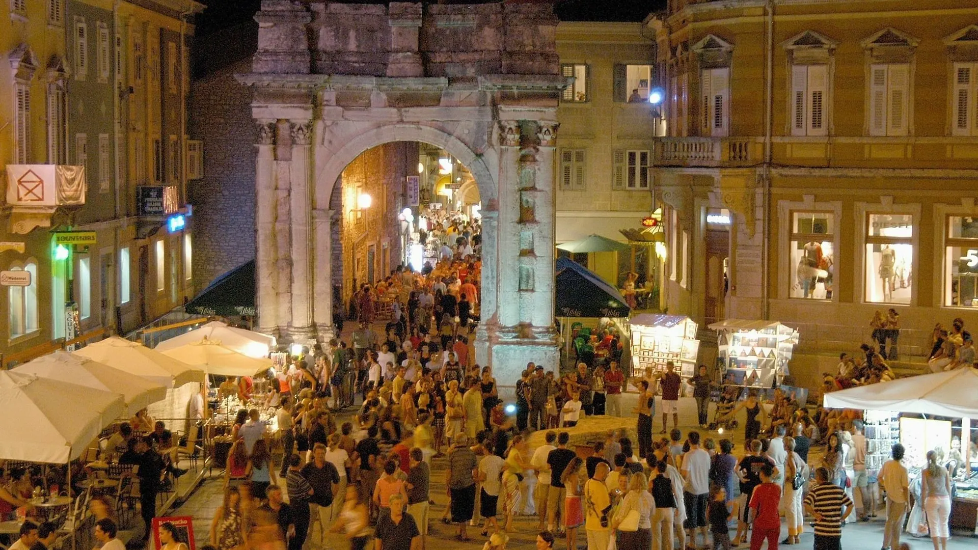 Pula City Center Accommodation With Free Parking Bed and Breakfast